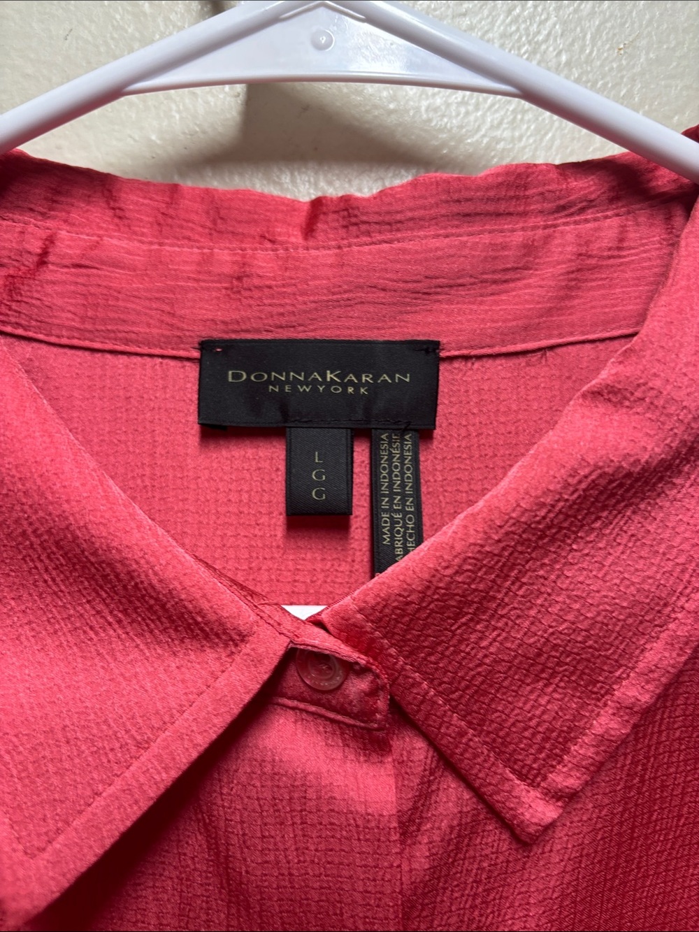 Donna Karan Pink Satin crinkle Drawstring Hem Button Front Blouse Size L - Picture 3 of 6